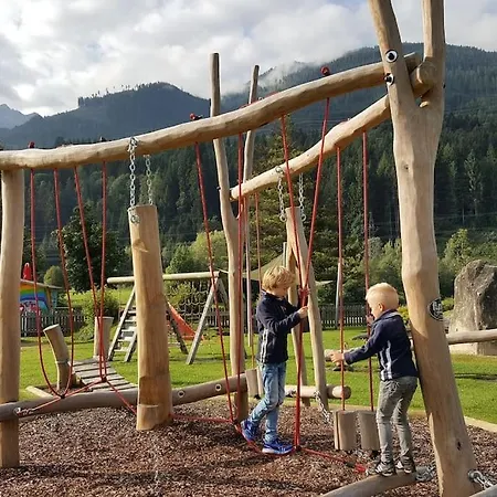 9 Persons Haus Jens * Niedernsill